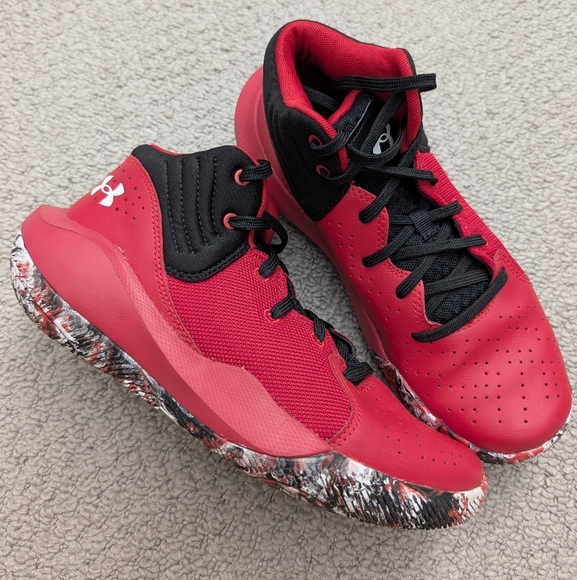 Under Armour Like NEW 6.5 Youth Basketball Sneakers RED + BLACK - Picture 2 of 10